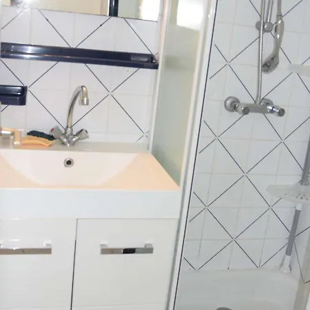 Maison Proche Plage, Commerces, 6 Pers., Terrasse, Parking Prive, Option Internet, Animaux Non Admis - Fr-1-387-196 Holiday home